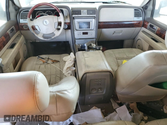 2004 Lincoln Navigator Luxury with VIN 5LMFU28R34LJ41588, listed as a Copart auction lot 59228125 with 200,699 mi miles and Clean title. Bid and sale history available at DreamBid. Image 8.