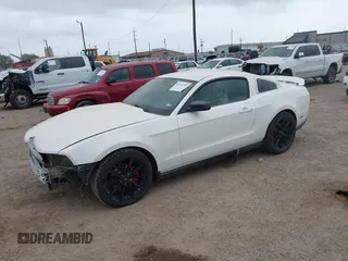 2012 Ford Mustang Premium z VIN 1ZVBP8AM6C5211096, wystawiony jako IAAI lot #41871346 z przebiegiem 236 649 mil mil oraz . Historia ofert i sprzedaży dostępna na DreamBid. Obrazek 2.