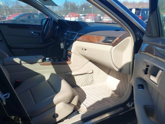 2012 Mercedes-Benz E-Class E 350 Luxury with VIN WDDHF8JB5CA613431, listed as a IAAI auction lot 41693043 with 126,721 mi miles. Bid and sale history available at carsss.com. Image 5.