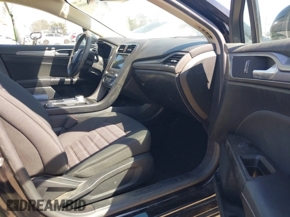 2020 Ford Fusion SE with VIN 3FA6P0HD8LR171120, listed as a IAAI auction lot 42004093 with 35,941 mi miles and . Bid and sale history available at DreamBid. Image 5.
