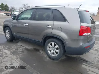2013 Kia Sorento LX with VIN 5XYKTCA62DG313524, listed as a IAAI auction lot 41624883 with 70,777 mi miles. Bid and sale history available at carsss.com. Image 3.