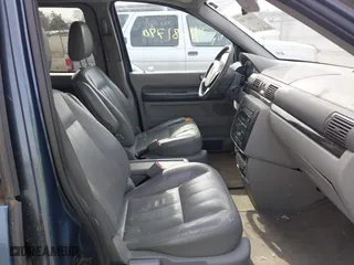 2004 Mercury Monterey Convenience with VIN 2MRDA20234BJ11851, listed as a IAAI auction lot 41681740 with 196,778 mi miles. Bid and sale history available at carsss.com. Image 5.