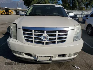 2008 Cadillac Escalade z VIN 1GYEC63888R100205, wystawiony jako Copart lot #46505685 z przebiegiem 159 066 mil mil oraz Szkody całkowita. Historia ofert i sprzedaży dostępna na DreamBid. Obrazek 5.