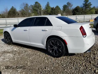 2020 Chrysler 300 S z VIN 2C3CCABG1LH145752, wystawiony jako Copart lot #48786265 z przebiegiem 51 832 mil mil oraz Czysty tytuł • Clean title. Historia ofert i sprzedaży dostępna na DreamBid. Obrazek 2.