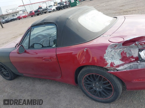 1999 Mazda MX-5 Miata z VIN JM1NB3531X0129508, wystawiony jako IAAI lot #41601347 z przebiegiem 156 702 mil mil oraz . Historia ofert i sprzedaży dostępna na DreamBid. Obrazek 14.