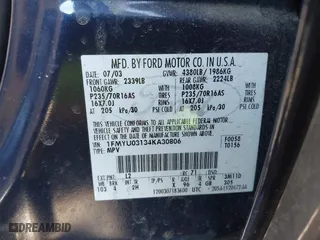 2004 Ford Escape XLT with VIN 1FMYU03134KA30806, listed as a IAAI auction lot 41449933 with 137,897 mi miles. Bid and sale history available at carsss.com. Image 9.