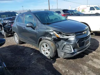 2017 Chevrolet Trax LT with VIN 3GNCJLSBXHL198277, listed as a IAAI auction lot 41833524 with 136,769 mi miles. Bid and sale history available at carsss.com. Image 1.