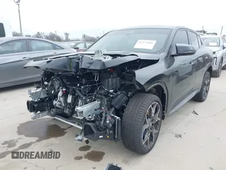 2025 BMW X2 M35i z VIN WBX83GM08S5128489, wystawiony jako IAAI lot #41575416 z przebiegiem 1213 mil mil oraz . Historia ofert i sprzedaży dostępna na DreamBid. Obrazek 2.