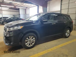 2019 Kia Sorento LX z VIN 5XYPG4A3XKG561524, wystawiony jako Copart lot #55898235 z przebiegiem 141 615 mil mil oraz Szkoda całkowita • Salvage title. Historia ofert i sprzedaży dostępna na DreamBid. Obrazek 1.