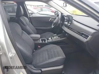 2024 Mitsubishi Outlander SE z VIN JA4J3VA83RZ068485, wystawiony jako IAAI lot #42483073 z przebiegiem 28 120 mil mil oraz . Historia ofert i sprzedaży dostępna na DreamBid. Obrazek 5.