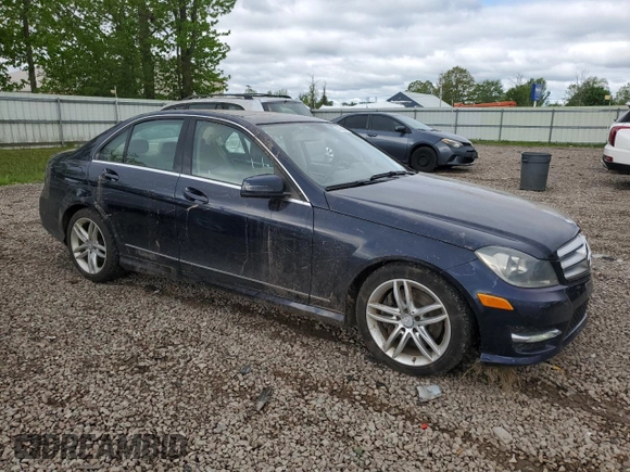 2013 Mercedes-Benz C 300 Sport z VIN WDDGF8AB6DR300385, wystawiony jako Copart lot #57798695 z przebiegiem 131 612 mil mil oraz Szkoda całkowita • Salvage title. Historia ofert i sprzedaży dostępna na DreamBid. Obrazek 4.