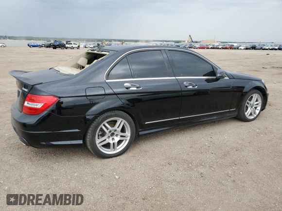2014 Mercedes-Benz C 300 Sport z VIN WDDGF8AB6ER313428, wystawiony jako Copart lot #58425515 z przebiegiem 99 539 mil mil oraz Czysty tytuł • Clean title. Historia ofert i sprzedaży dostępna na DreamBid. Obrazek 3.