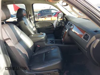 2014 Chevrolet Tahoe LT z VIN 1GNSKBE04ER197644, wystawiony jako IAAI lot #41322255 z przebiegiem 127 142 mil mil oraz . Historia ofert i sprzedaży dostępna na DreamBid. Obrazek 5.