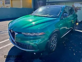 2024 Alfa Romeo Tonale Ti z VIN ZASPATCW7R3049029, wystawiony jako Copart lot #84256584 z przebiegiem 4602 mil mil oraz Szkody całkowita. Historia ofert i sprzedaży dostępna na DreamBid. Obrazek 1.