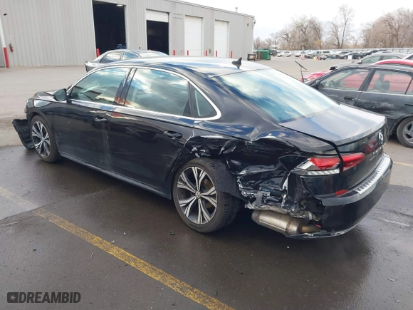 2021 Volkswagen Passat 2.0T SE with VIN 1VWSA7A32MC012952, listed as a IAAI auction lot 41370840 with 71,141 mi miles. Bid and sale history available at carsss.com. Image 3.