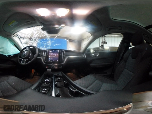 2024 Volvo XC60 Core Dark Theme z VIN YV4L12RK5R1837129, wystawiony jako IAAI lot #41988882 z przebiegiem Nie podano mil oraz . Historia ofert i sprzedaży dostępna na DreamBid. Obrazek 18.