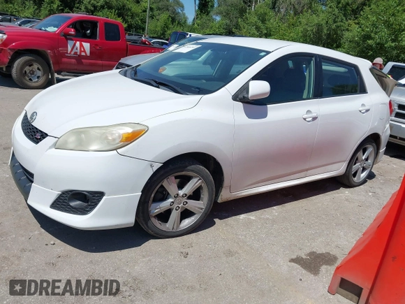 2009 Toyota Matrix S z VIN 2T1KE40EX9C008817, wystawiony jako IAAI lot #42866283 z przebiegiem 321 201 mil mil oraz . Historia ofert i sprzedaży dostępna na DreamBid. Obrazek 2.