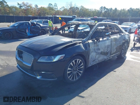 2018 Lincoln Continental Select with VIN 1LN6L9SK9J5601492, listed as a IAAI auction lot 40827931 with 41,330 mi miles. Bid and sale history available at carsss.com. Image 2.