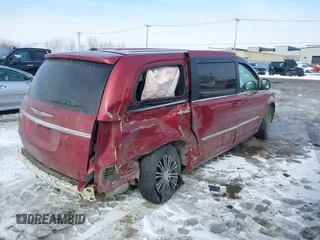 2014 Chrysler Town & Country S with VIN 2C4RC1HG6ER234680, listed as a IAAI auction lot 41541817 with 117,650 mi miles. Bid and sale history available at carsss.com. Image 4.