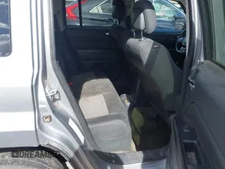 2016 Jeep Patriot Latitude z VIN 1C4NJPFB3GD715118, wystawiony jako IAAI lot #41698333 z przebiegiem 147 910 mil mil oraz . Historia ofert i sprzedaży dostępna na DreamBid. Obrazek 8.