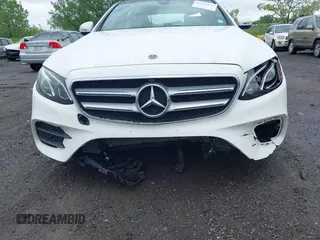 2020 Mercedes-Benz E 350 с VIN WDDZF8EB1LA721611, выставлен на аукционе IAAI как лот 42242033 с пробегом 70 642 миль миль и . История ставок и продаж доступна на DreamBid. Изображение 18.