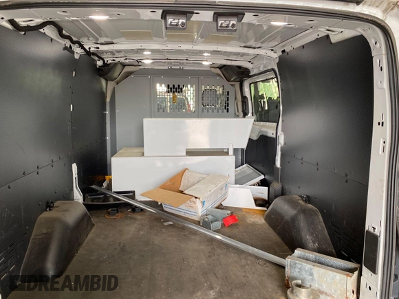 2018 Ford Transit с VIN 1FTYE1YM9JKB52110, выставлен на аукционе IAAI как лот 42610426 с пробегом 156 532 миль миль и . История ставок и продаж доступна на DreamBid. Изображение 6.
