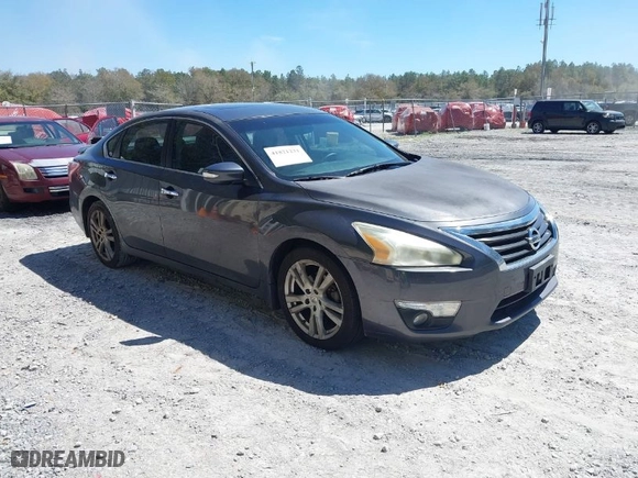 2013 Nissan Altima 3.5 SL with VIN 1N4BL3AP0DC138418, listed as a IAAI auction lot 41821231 with 206,103 mi miles. Bid and sale history available at carsss.com. Image 1.