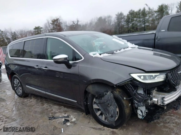 2023 Chrysler Pacifica Hybrid Limited with VIN 2C4RC1S79PR572795, listed as a IAAI auction lot 41680400 with 17,730 mi miles. Bid and sale history available at carsss.com. Image 13.