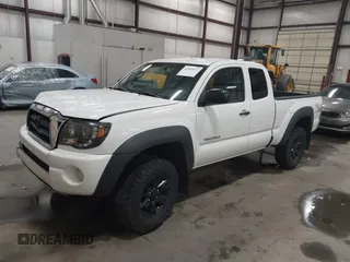 2008 Toyota Tacoma with VIN 5TEUU42N58Z580315, listed as a IAAI auction lot 41059647 with 109,478 mi miles and . Bid and sale history available at carsss.com. Image 2.