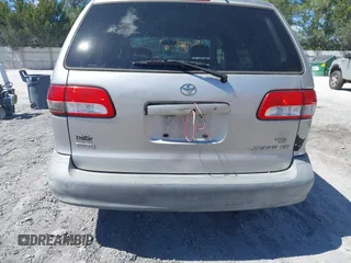 2002 Toyota Sienna CE with VIN 4T3ZF19C92U435896, listed as a IAAI auction lot 41822799 with 201,238 mi miles. Bid and sale history available at carsss.com. Image 6.