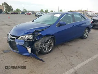 2015 Toyota Camry XLE with VIN 4T1BF1FK3FU938285, listed as a IAAI auction lot 42055997 with 140,636 mi miles. Bid and sale history available at carsss.com. Image 2.
