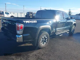 2021 Toyota Tacoma 4WD SR5 with VIN 3TMDZ5BN6MM111605, listed as a IAAI auction lot 41265774 with 68,043 mi miles. Bid and sale history available at carsss.com. Image 4.
