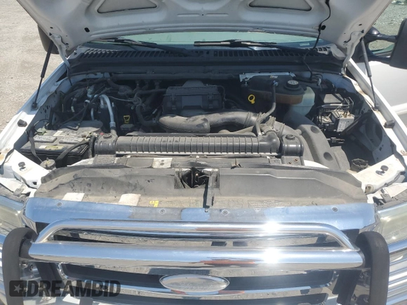 2005 Ford F-250 XL z VIN 1FTNX20525EA83143, wystawiony jako Copart lot #61446145 z przebiegiem 177 679 mil mil oraz Szkoda całkowita • Salvage title. Historia ofert i sprzedaży dostępna na DreamBid. Obrazek 11.