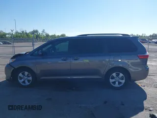 2017 Toyota Sienna LE Auto Access Seat with VIN 5TDKZ3DC7HS781788, listed as a IAAI auction lot 41793638 with 65,529 mi miles. Bid and sale history available at carsss.com. Image 15.