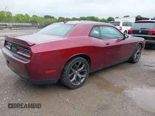 2018 Dodge Challenger SXT Plus z VIN 2C3CDZAG4JH258685, wystawiony jako IAAI lot #42352033 z przebiegiem 112 122 mil mil oraz . Historia ofert i sprzedaży dostępna na DreamBid. Obrazek 4.