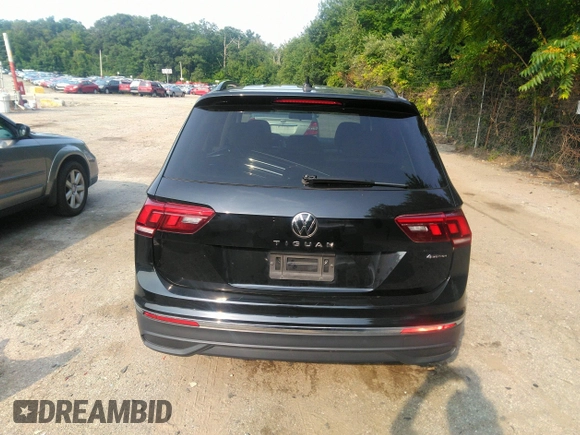 2022 Volkswagen Tiguan S with VIN 3VV0B7AX7NM108555, listed as a IAAI auction lot 37003805 with 21,077 mi miles. Bid and sale history available at carsss.com. Image 17.