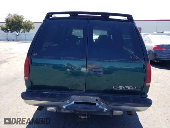 1996 Chevrolet Suburban with VIN 3GNFK16R7TG137640, listed as a Copart auction lot 68962854 with 147,244 mi miles and Clean Title. Bid and sale history available at carsss.com. Image 6.