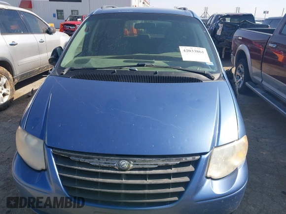 2007 Chrysler Town & Country LWB LX with VIN 2A4GP44R17R266406, listed as a IAAI auction lot 42033861 with 153,870 mi miles. Bid and sale history available at carsss.com. Image 12.
