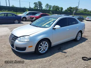 2010 Volkswagen Jetta Limited Edition z VIN 3VWRZ7AJ9AM037296, wystawiony jako IAAI lot #42565746 z przebiegiem 109 660 mil mil oraz . Historia ofert i sprzedaży dostępna na DreamBid. Obrazek 2.