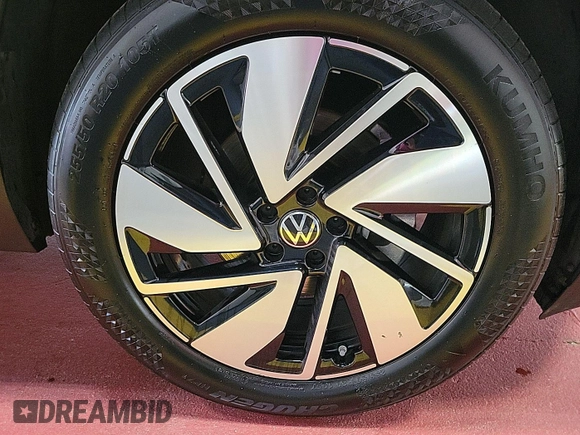 2024 Volkswagen Atlas SE z VIN 1V2HR2CA9RC558223, wystawiony jako IAAI lot #42734557 z przebiegiem 22 426 mil mil oraz . Historia ofert i sprzedaży dostępna na DreamBid. Obrazek 5.