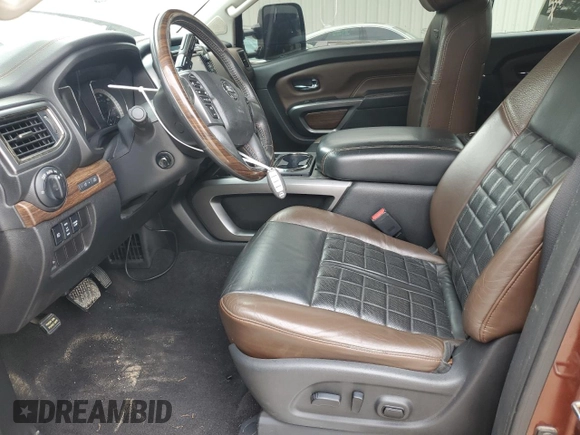 2016 Nissan Titan Platinum Reserve z VIN 1N6BA1F27GN502924, wystawiony jako Copart lot #51345105 z przebiegiem 90 215 mil mil oraz Szkoda całkowita • Salvage title. Historia ofert i sprzedaży dostępna na DreamBid. Obrazek 7.