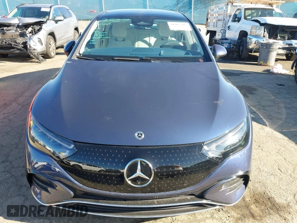 2024 Mercedes-Benz EQE 350+ z VIN W1KEG2BB3RF059619, wystawiony jako IAAI lot #41865785 z przebiegiem 790 mil mil oraz . Historia ofert i sprzedaży dostępna na DreamBid. Obrazek 12.