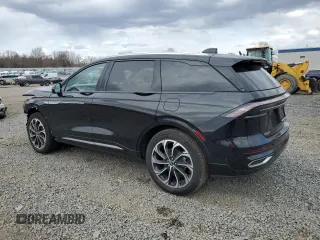 2024 Lincoln Nautilus Reserve z VIN 5LMPJ8KA2RJ778624, wystawiony jako Copart lot #50526135 z przebiegiem 28 255 mil mil oraz Szkoda całkowita • Salvage title. Historia ofert i sprzedaży dostępna na DreamBid. Obrazek 2.