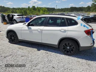 2014 BMW X1 xDrive28i z VIN WBAVL1C57EVY10873, wystawiony jako Copart lot #57914375 z przebiegiem 114 153 mil mil oraz Szkody całkowita. Historia ofert i sprzedaży dostępna na DreamBid. Obrazek 2.