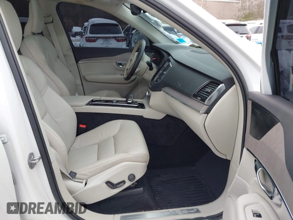 2023 Volvo XC90 Plus z VIN YV4H600N2P1952562, wystawiony jako IAAI lot #41597675 z przebiegiem 18 232 mil mil oraz . Historia ofert i sprzedaży dostępna na DreamBid. Obrazek 5.