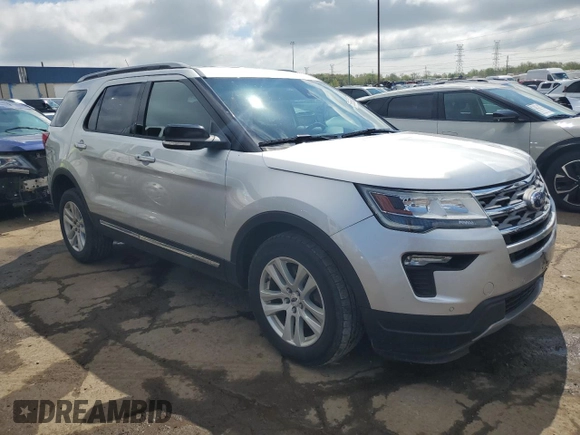 2018 Ford Explorer XLT z VIN 1FM5K8D88JGB53969, wystawiony jako Copart lot #55858935 z przebiegiem 154 555 mil mil oraz Czysty tytuł • Clean title. Historia ofert i sprzedaży dostępna na DreamBid. Obrazek 4.
