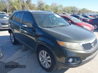 2011 Kia Sorento EX with VIN 5XYKU4A22BG095372, listed as a IAAI auction lot 41852948 with 265,609 mi miles. Bid and sale history available at carsss.com. Image 1.