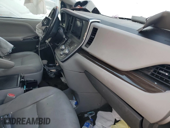 2017 Toyota Sienna XLE Auto Access Seat with VIN 5TDYZ3DC7HS789139, listed as a Copart auction lot 53200635 with Not provided miles and Salvage title. Bid and sale history available at DreamBid. Image 7.