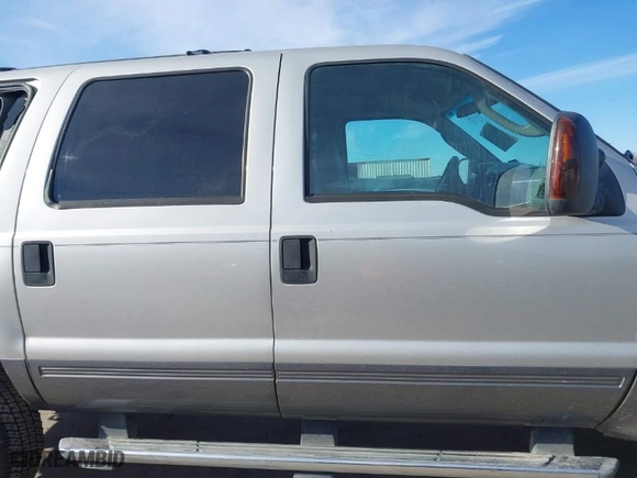 2005 Ford Excursion Special Serv with VIN 1FMSU41P75ED44768, listed as a IAAI auction lot 41403366 with NaN miles. Bid and sale history available at carsss.com. Image 13.