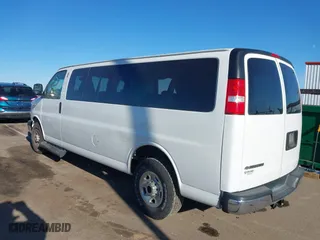 2019 Chevrolet Express Passenger LT with VIN 1GAZGPFG8K1212330, listed as a IAAI auction lot 41252884 with 61,605 mi miles. Bid and sale history available at carsss.com. Image 3.